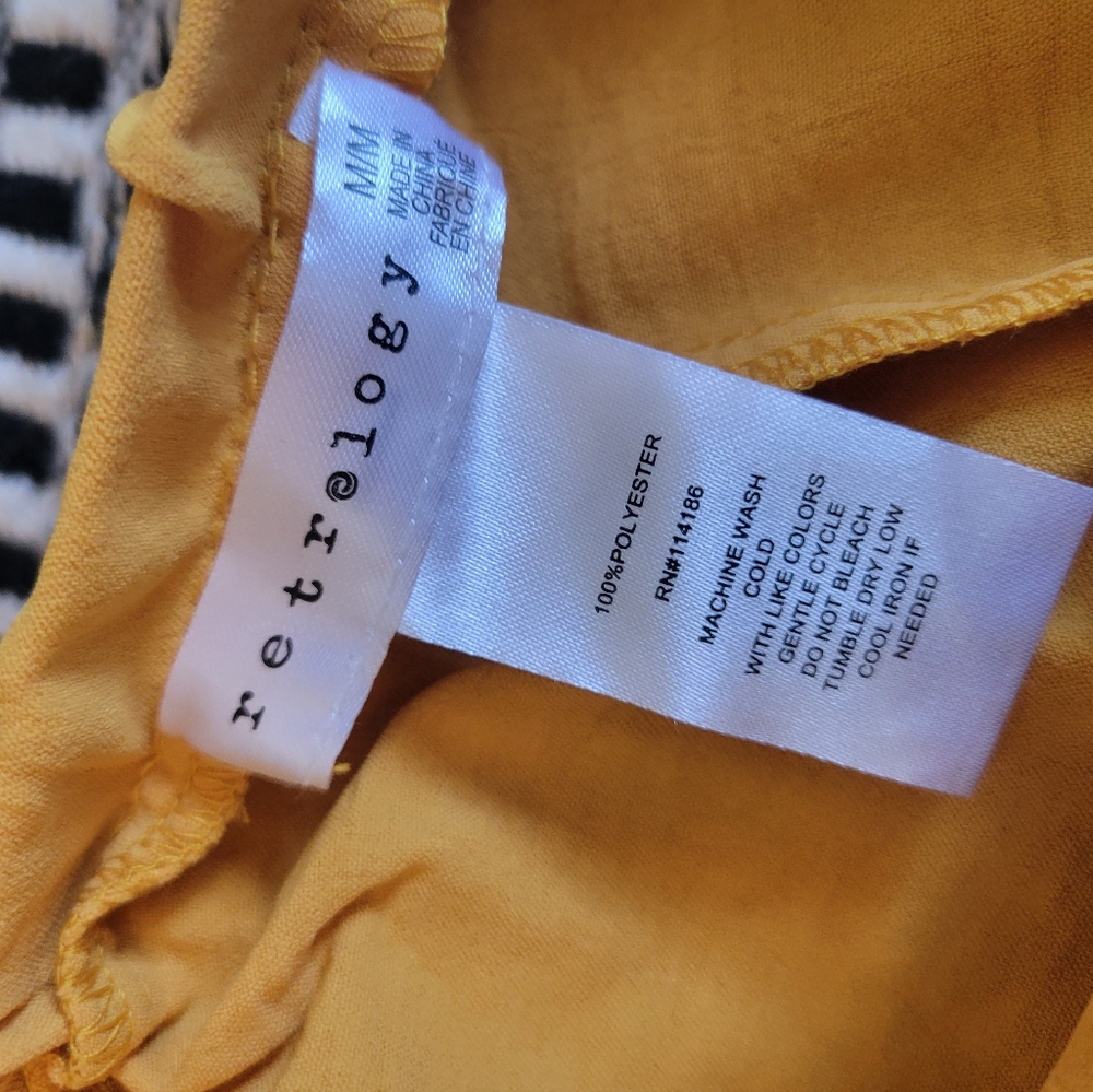 NWT Retrology Woman's Gold Shorts Size M - Picture 3 of 5